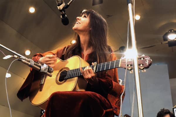 Melanie Safka performs on stage at Crystal Palace, London, 3rd June 1972. (Photo by Michael Putland/Getty Images) 