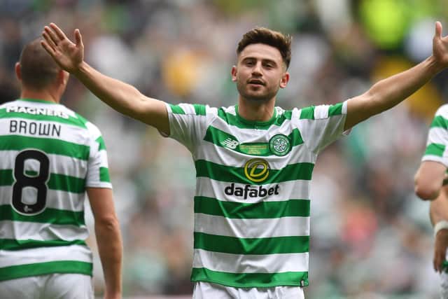 Former Celtic winger Patrick Roberts has signed for Sunderland.
