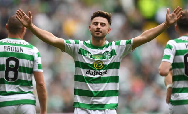 Former Celtic winger Patrick Roberts has signed for Sunderland.