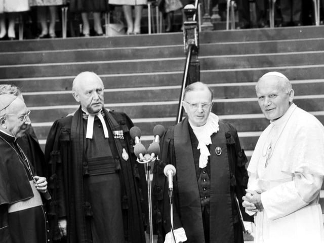 Pope John Paul II meets with Right reverend John McIntyre, Moderator of the General Assembly of the Church of Scotland, in the courtyard of the Assembly Hall, in Edinburgh.