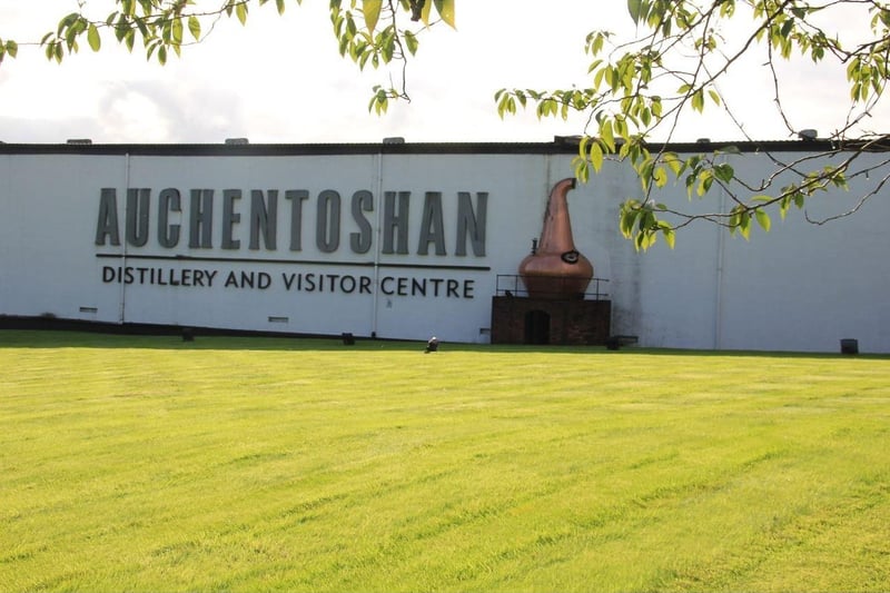 You can find Auchentoshan Distillery at the foot of the Kilpatrick hills situated close to Clydebank. In Gaelic its name translates to ‘Achadh an Oisein’ which means ‘corner of the field’. It is pronounced like “och[as in loch]-en-tosh-en”.