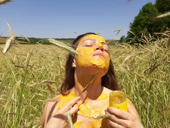 Eva O'Connor in Mustard