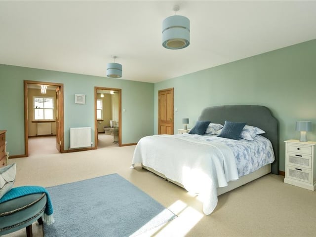 Principal bedroom.