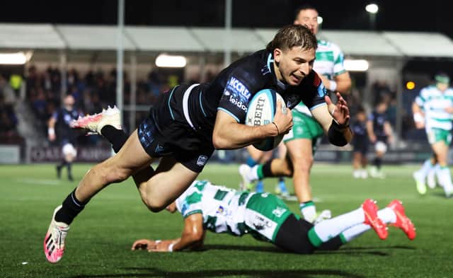 Glasgow Warriors Sebastián Cancelliere scores his side's third try of the win over Benetton. (Photo by Ross MacDonald / SNS Group)