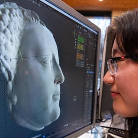 Yueqian Wang face to face with digital 3D model of Mary Queen of Scots' death mask