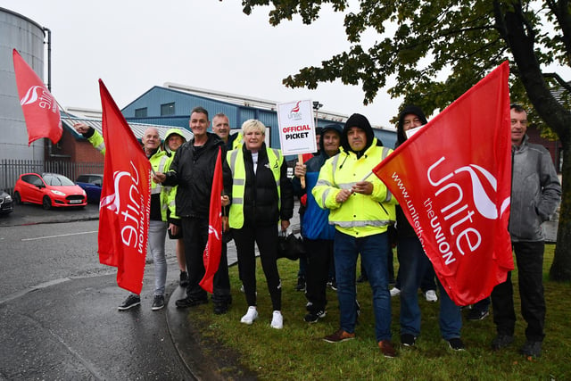 Falkirk Council refuse workers strike started today August 24. Refuse collectors, street cleansing teams and recycling centre workers who are members of Unite plan eight days of strike action.