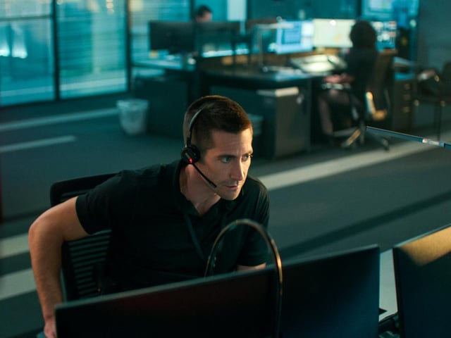 Hollywood heartthrob Jake Gyllenhaal stars as troubled cop Joe Baylor as he is demoted to a 911 call operator while awaiting a court appearance.