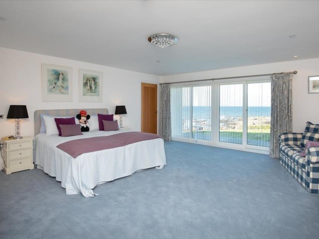 Ground floor bedroom.