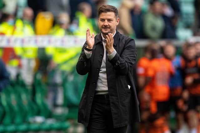 Dundee United head coach Tam Courts shows his delight at full time after the 3-0 win over Hibs at Easter Road. (Photo by Ross MacDonald / SNS Group)
