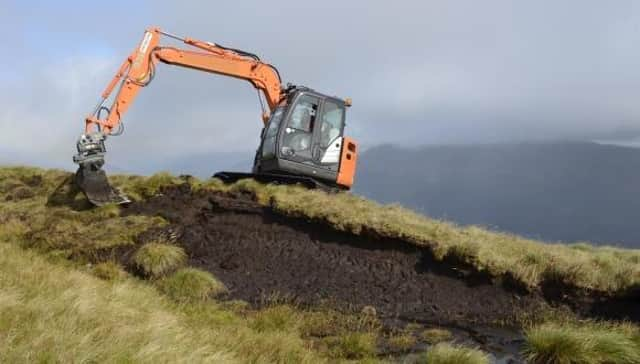 Tha airgead mor ri fhaighinn airson obair mar a’ mhòinteach ath-nuadhachadh.