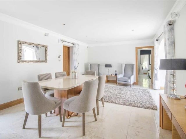 Annexe - lounge/dining room.