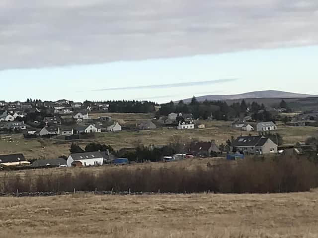 Tha ginealachan de dhaoine anns na h-eileanan a chaidh a thogail ann an teaghlaichean Gàidhlig air an cùlaibh a chur rithe