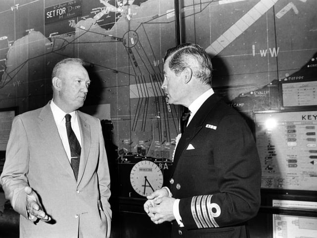 John Eisenhower, son of Dwight, paying a visit to HMS Dryad. The News PP346