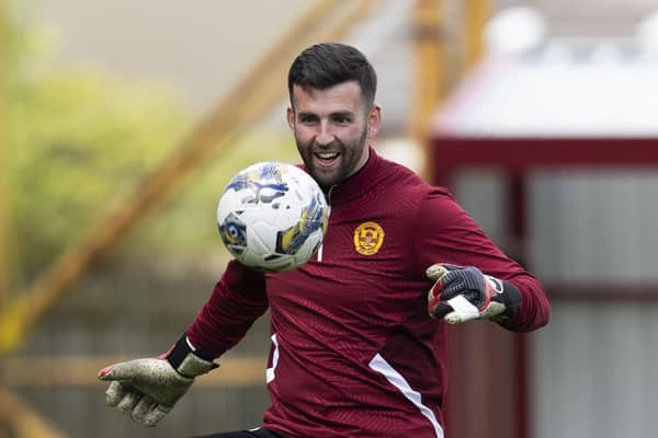 Rangers have signed Scotland goalkeeper Liam Kelly following the expiry of his Motherwell contract.
