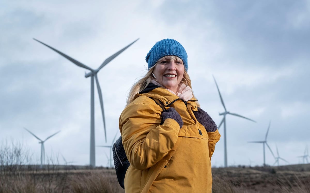 Scots ovarian cancer survivor becomes world’s first ‘turbine bagger’