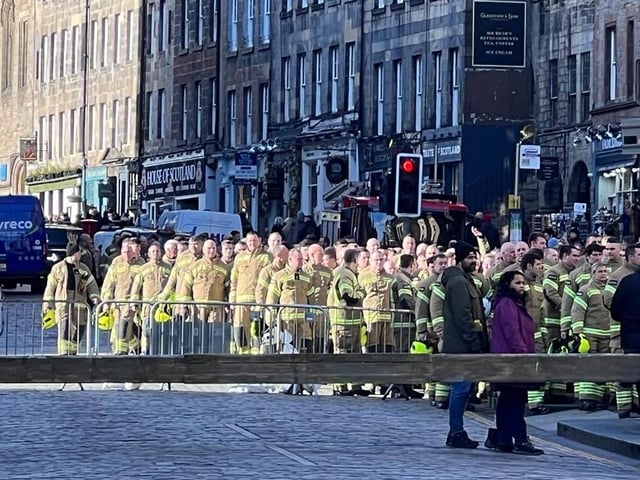 Uniformed emergency workers were granted free travel on Lothian buses today.