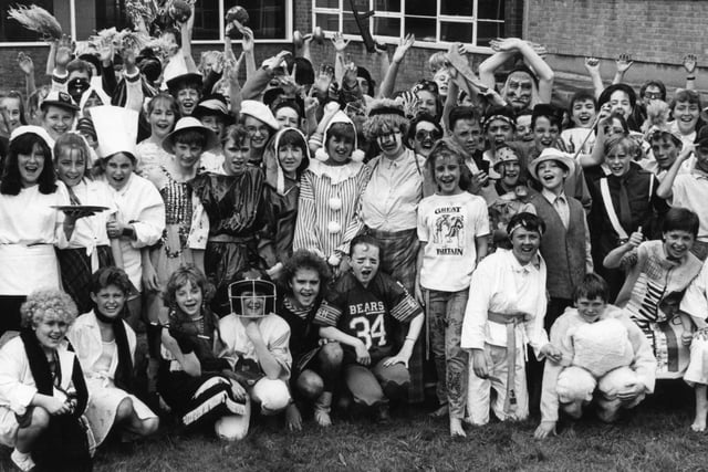 Pupils from St Joseph's Comprehensive School dressed up and discoed to raise funds for the school in 1987. Did you get involved?