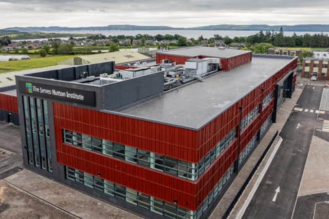 The James Hutton Institute was formed to create a world leading research institute for land, crops, water and the environment. It operates from two main sites in Scotland, located in Aberdeen and Dundee (Invergowrie)