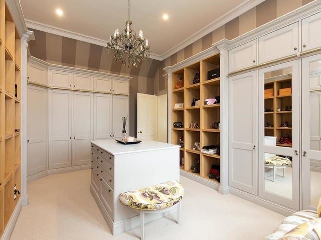 Dressing room.