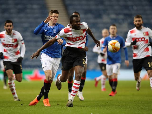 Merveille Bokadi of Standard Liege is challenged by Cedric Itten of Rangers during the UEFA Europa League Group D stage match . (Photo by Ian MacNicol/Getty Images)