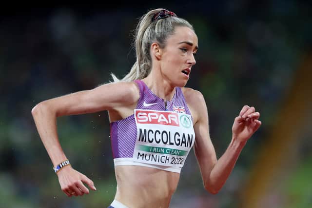 Eilish McColgan has revealed that she is battling a knee injury ahead of the London Marathon.