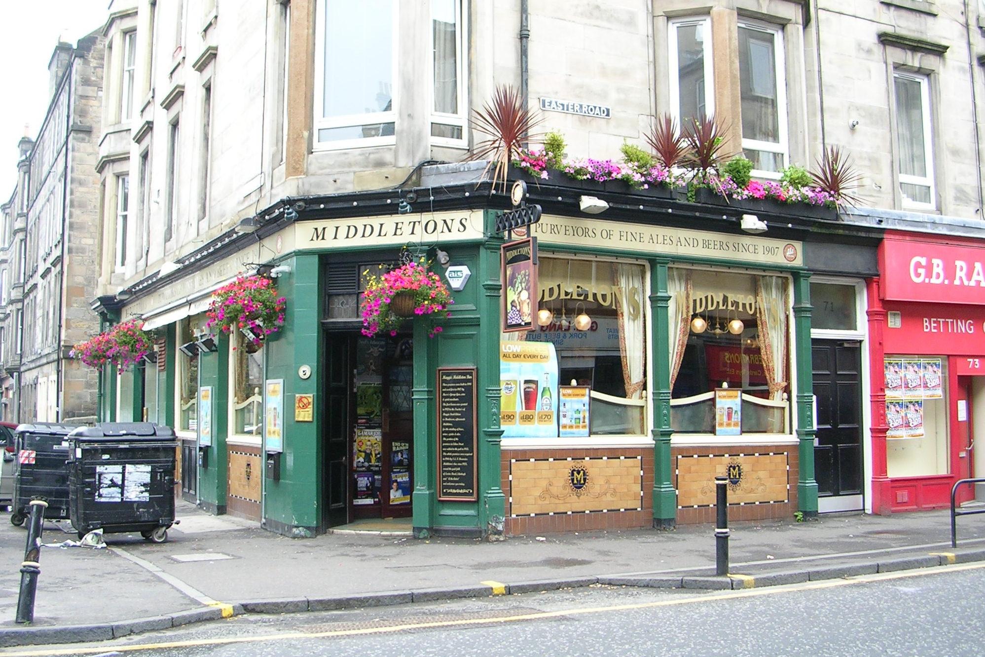 Traditionsreiches Edinburgher Pub in der Nähe des Easter Road Stadions von ...