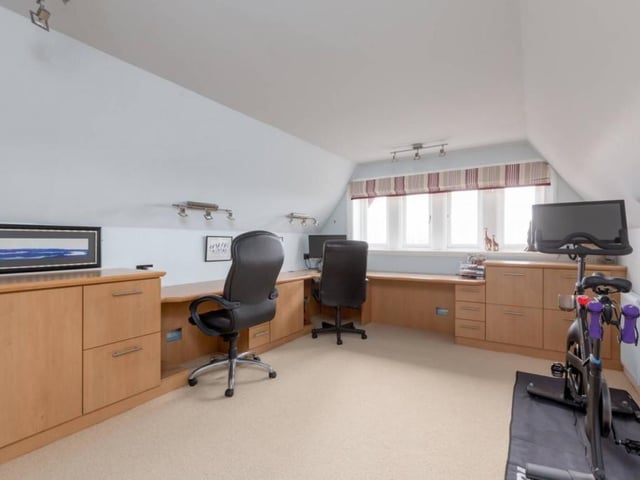 Bedroom 4 / home office.