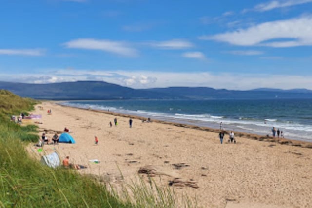 Embo Sands is a beach in the village of the same name around an hour north of Inverness, just off the A9 road. It was highly praised for the Grannie’s Heilan’ Hame holiday park which has views over the beach and the Dornoch Firth.