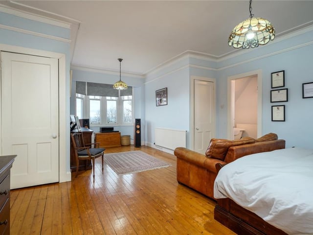 Principal bedroom.