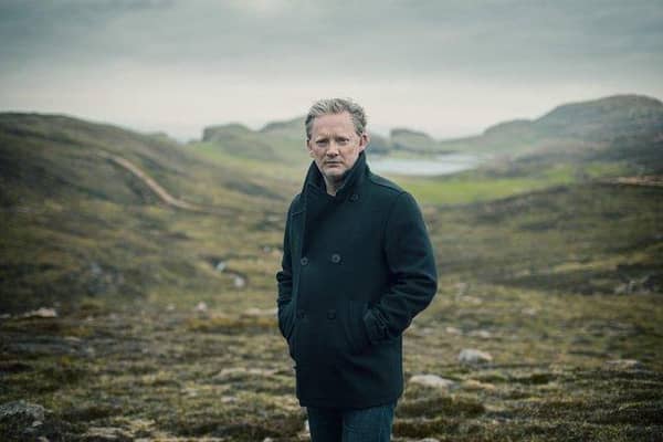 A plaque presented to Shetland star Douglas Henshall has been removed to prevent householders from being disturbed.