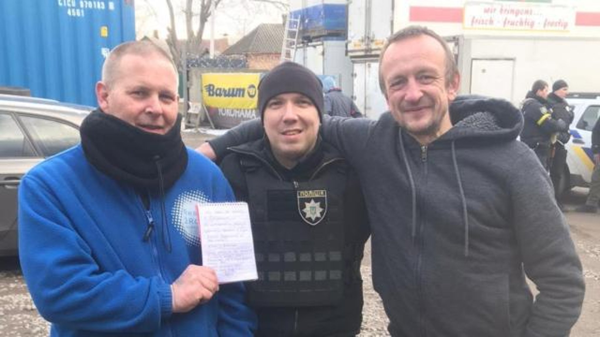 Scots landscape gardeners held at gunpoint and robbed by Russian soldiers as they drove Ukrainians to safety