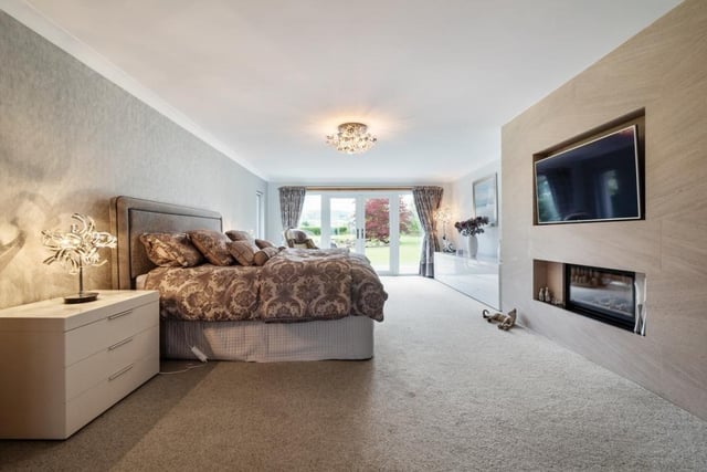 Principal bedroom.