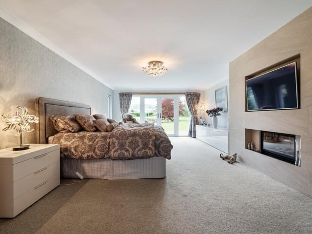 Principal bedroom.