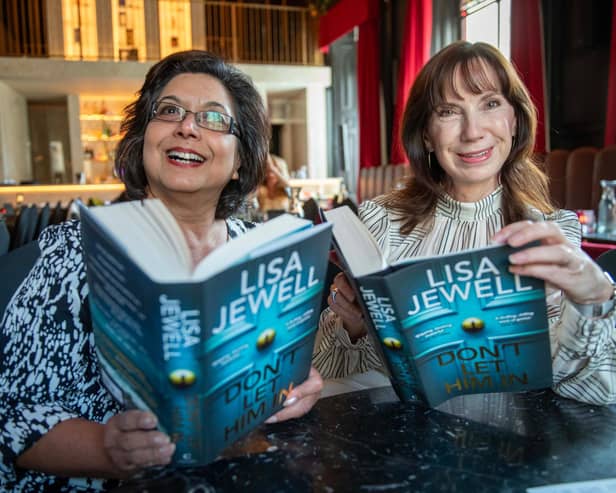 Lisa Jewell fans