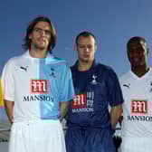 Alan Hutton poses with fellow new signings Chris Gunter, Jonathan Woodgate and Gilberto at the Tottenham Hotspur training ground following the close of the January transfer window in 2008. (Photo by Ryan Pierse/Getty Images)
