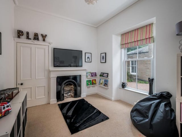 Sitting room.