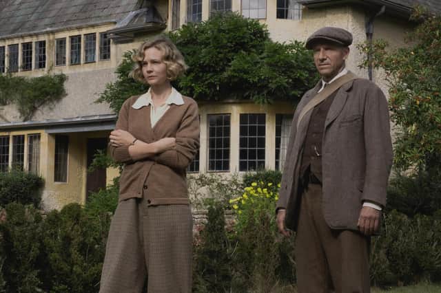 Carey Mulligan as Edith Pretty and Ralph Fiennes as Basil Brown in The Dig.