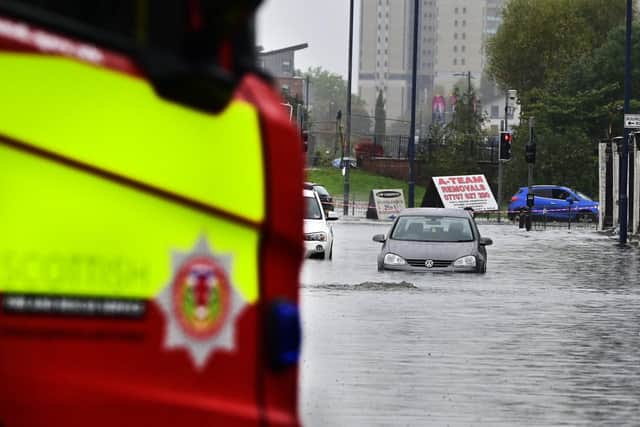 Cars are stuck in floodingin Rutherglen. Photo: John Devlin