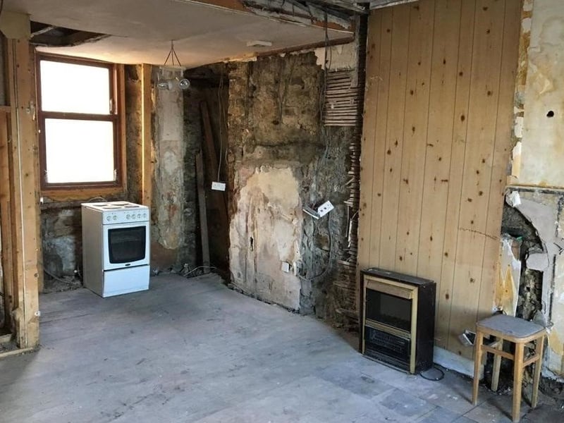 Livingroom area with a kitchenette.