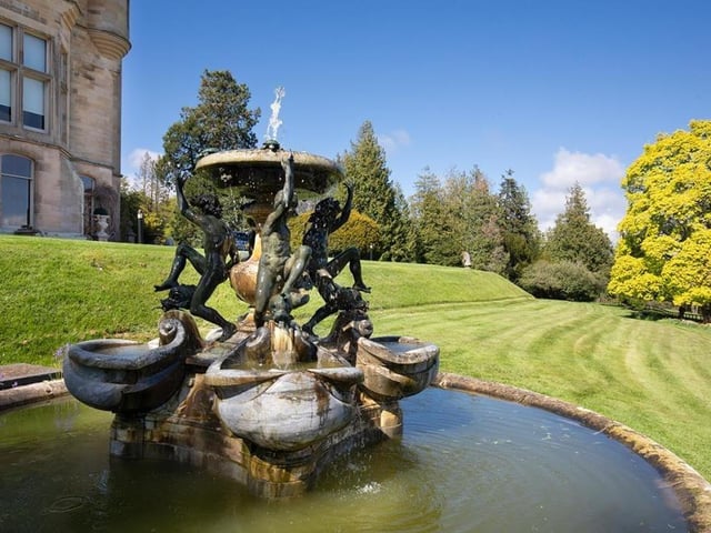 The fountain is based on the 'Fontana delle Tataruaghe' which is located in Piazza Mattei in the Sant’Angelo district of Rome.