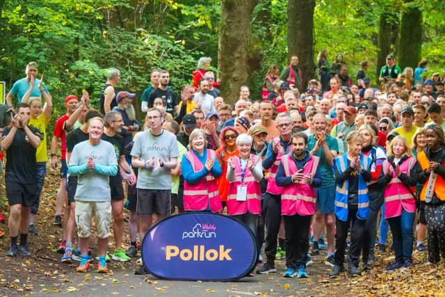 Richard Leyton celebrates 20 years of parkrun with Pollok parkrunners and volunteers