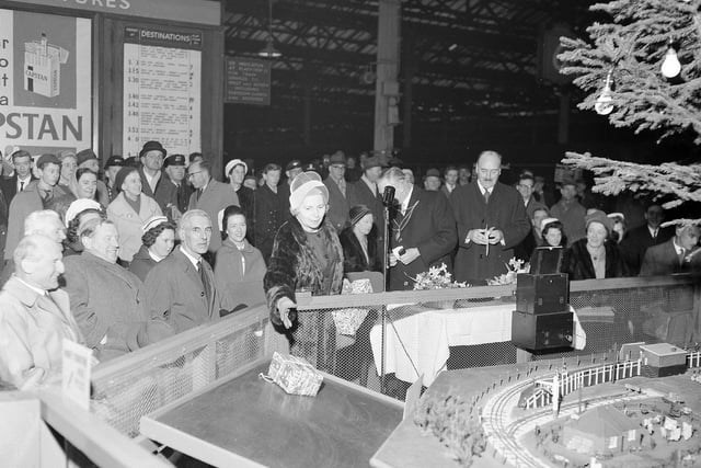 The Christmas Tree in Waverley Station, Edinburgh, is officially lit by Bailie R McLaughlin in 1966.