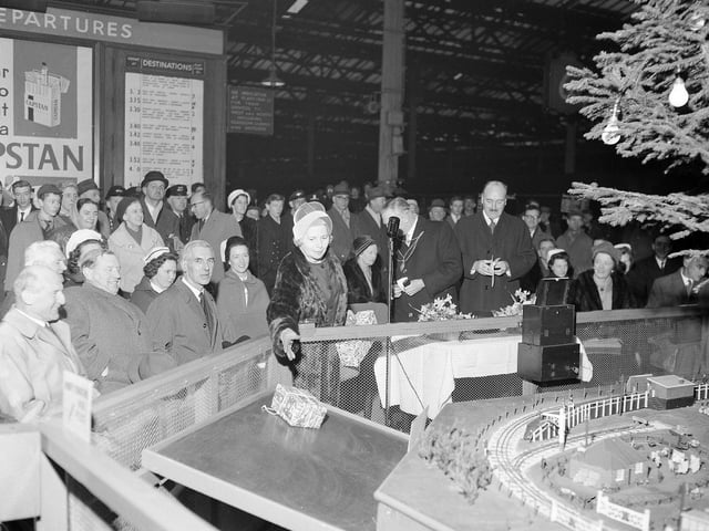 The Christmas Tree in Waverley Station, Edinburgh, is officially lit by Bailie R McLaughlin in 1966.