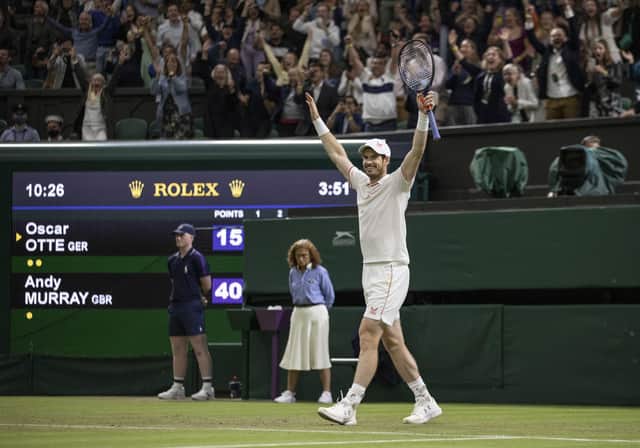 Andy Murray waves to the crowd after defeating Oscar Otte