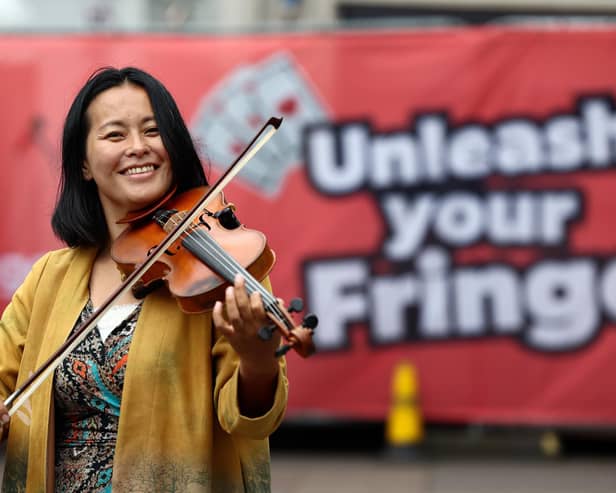A Festival Fringe entertainer performs on the Royal Mile. (Picture: Jeff J Mitchell/Getty Images)