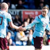 Barrie McKay (right) celebrates his goal for Hearts with team-mate Liam Boyce. (Photo by Ross Parker / SNS Group)