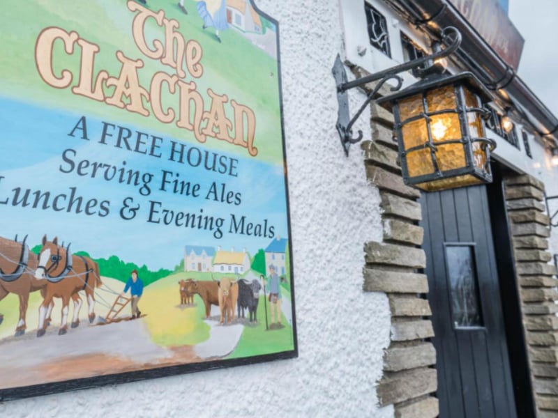 The perfect base for exploring nearby Loch Lomond, the Clachan Inn offers a restaurant, bar, gardern and terrace for guests in the pretty village of Drymen.