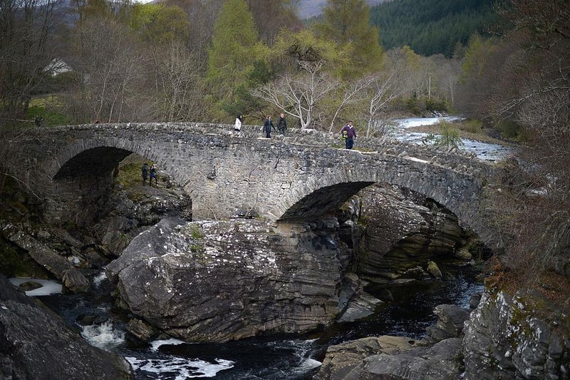 A number of our readers recommended a visit to the village of Invermoriston due to its wonderful scenic views, salmon leaping and the spectacular waterfall.