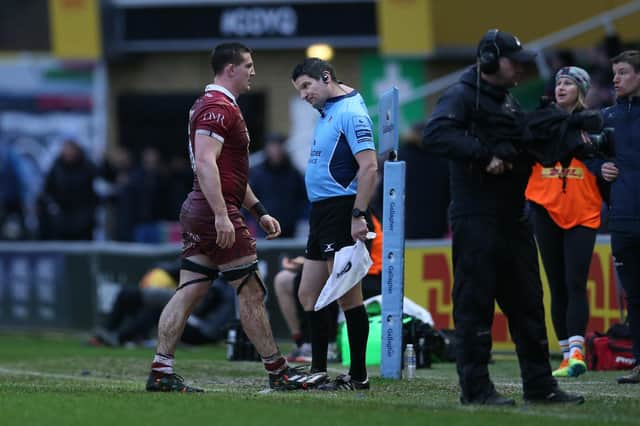 Tom Curry of Sale Sharks leaves the pitch after being injured during the Gallagher Premiership match against Harlequins at The Stoop on January 08. (Photo by Steve Bardens/Getty Images for Sale Sharks)