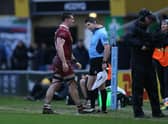 Tom Curry of Sale Sharks leaves the pitch after being injured during the Gallagher Premiership match against Harlequins at The Stoop on January 08. (Photo by Steve Bardens/Getty Images for Sale Sharks)